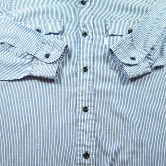 Levis-white-tab-stripe-shirt-H01M-10