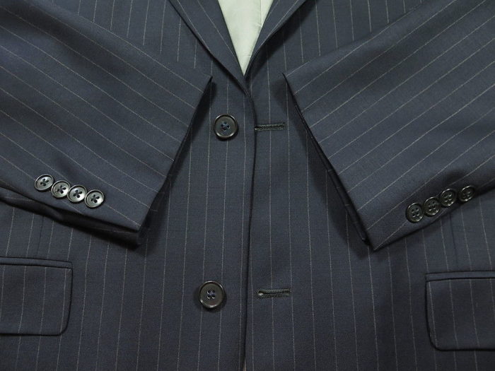 hart-schaffner-marx-dark-pin-stripe-suit-G98C-10