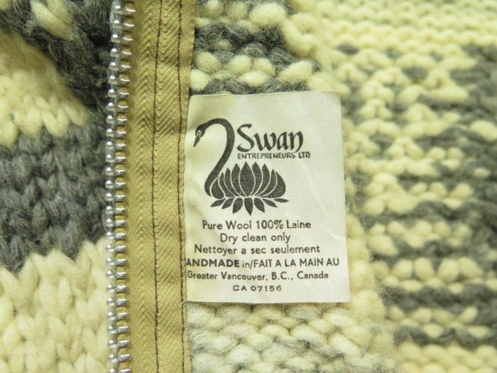 swan-reindear-canadian-cowichan-sweater-G95N-8