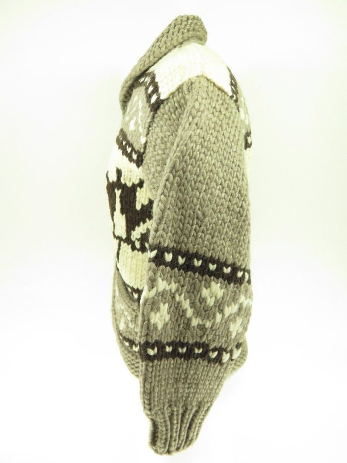 Canada-made-cowichan-leaf-sweater-G89K-4
