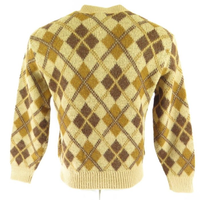 Argyle-plaid-sweater-H19V-3