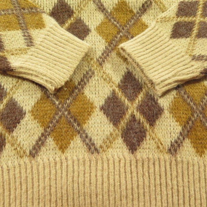 Argyle-plaid-sweater-H19V-7