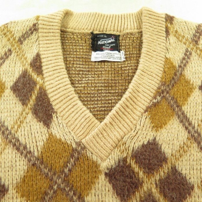 Argyle-plaid-sweater-H19V-8