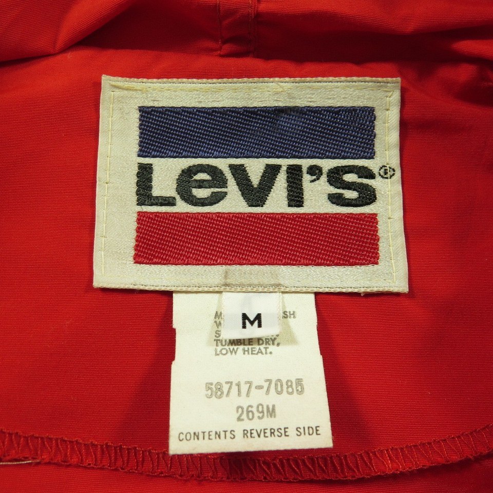 H17H-Levis-windbreaker-hooded-jacket-12