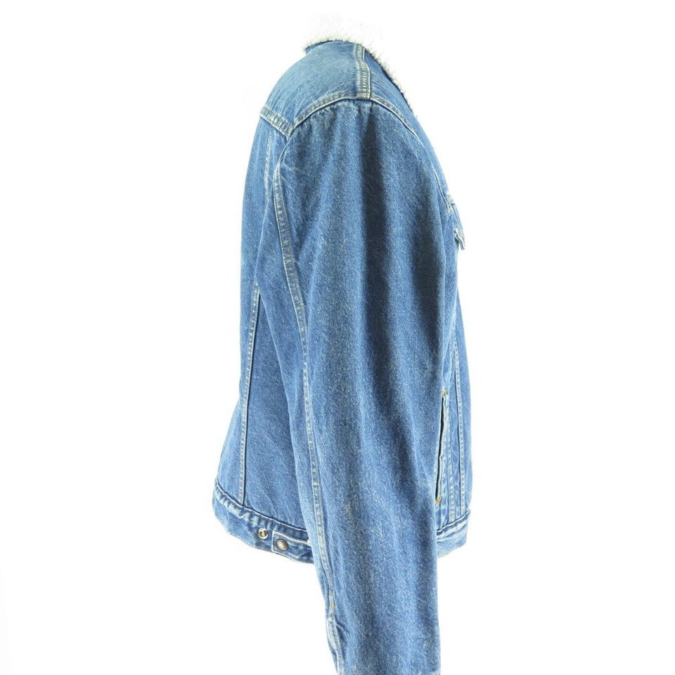 Levis-red-tab-trucker-sherpa-jacket-H21D-5