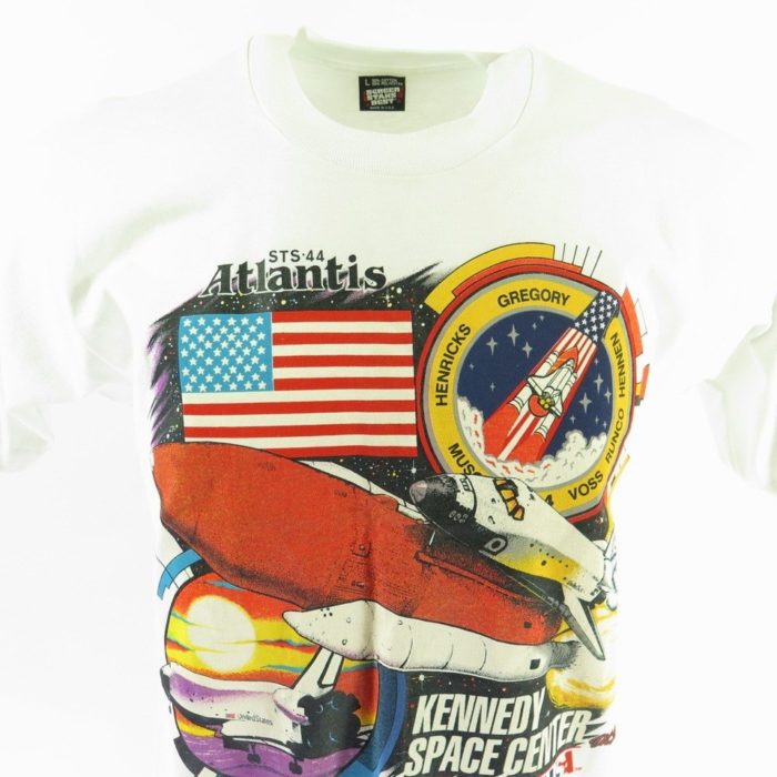 80s-kennedy-space-center-atlantis-t-shirt-H60K-2