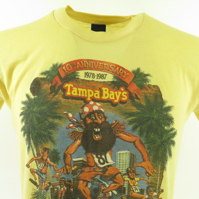 Vintage 80s Tampa Gasparilla Marathon T-shirt Mens L Yellow Nike Swoosh