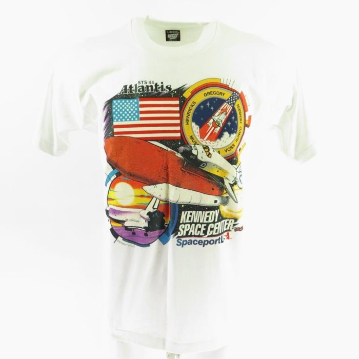 80s-kennedy-space-center-atlantis-t-shirt-H60K-1