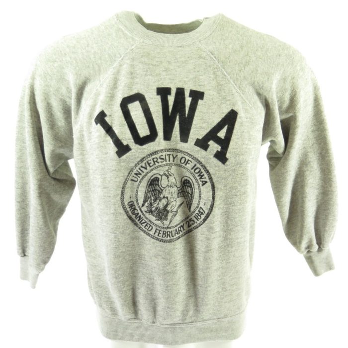 80s-champion-iowa-sweatshirt-I01F-1